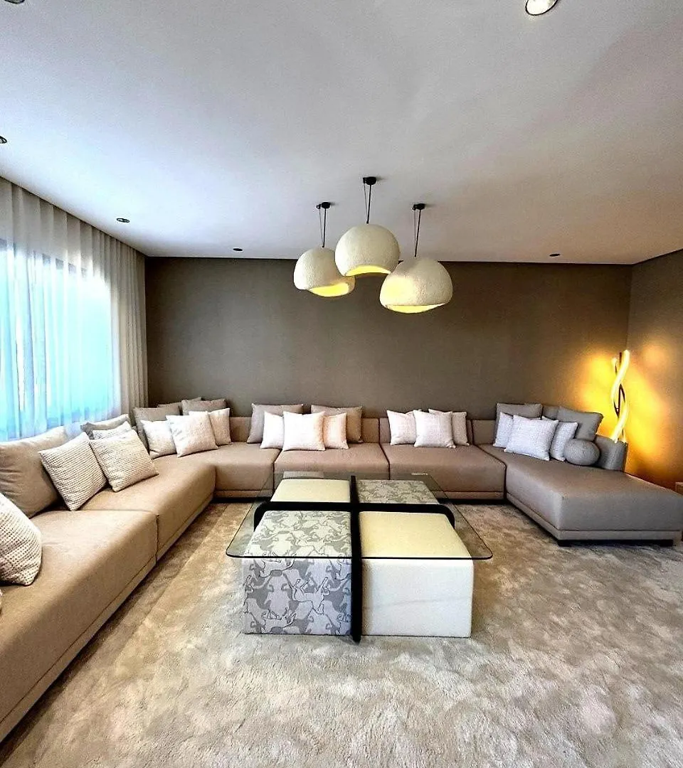 Appartement Luxueux Et Spacieux A Casablanca Avec Parking Prive